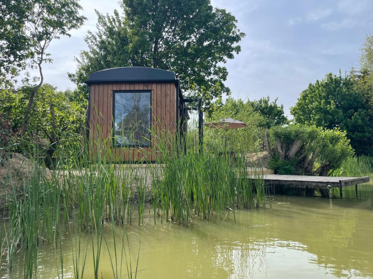 Hotel Sumners Ponds Fishery & Campsite Horsham Exterior foto