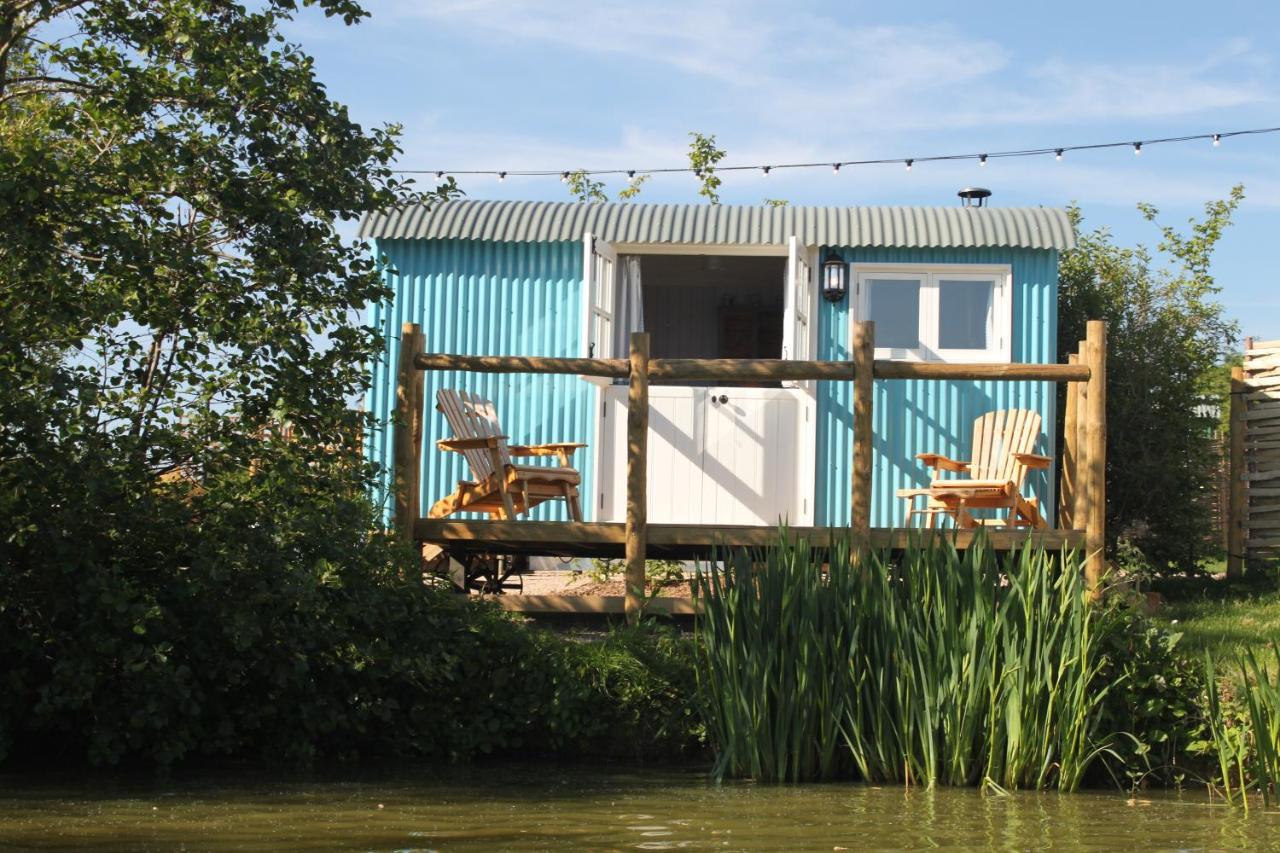 Hotel Sumners Ponds Fishery & Campsite Horsham Exterior foto