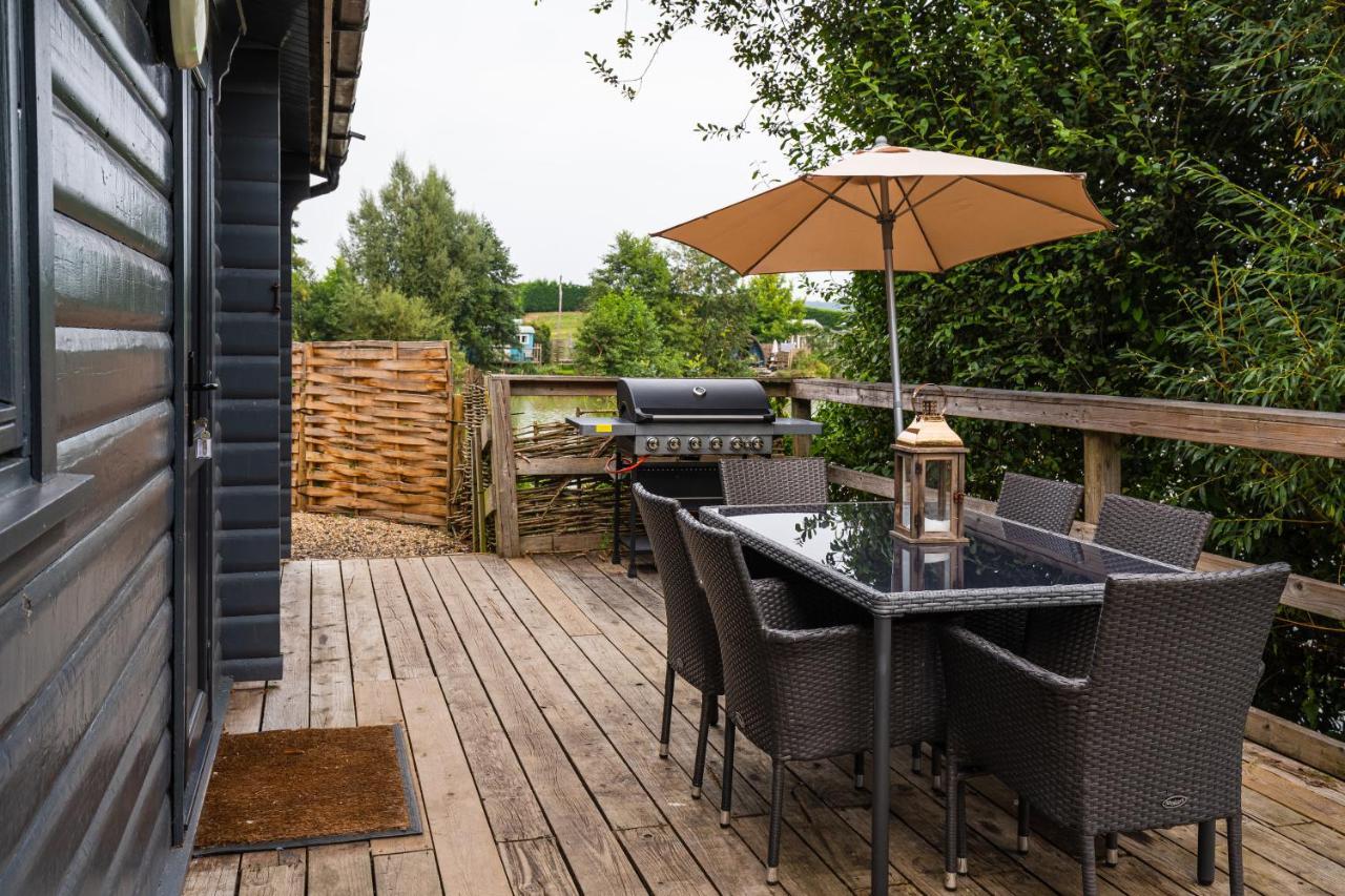 Hotel Sumners Ponds Fishery & Campsite Horsham Exterior foto