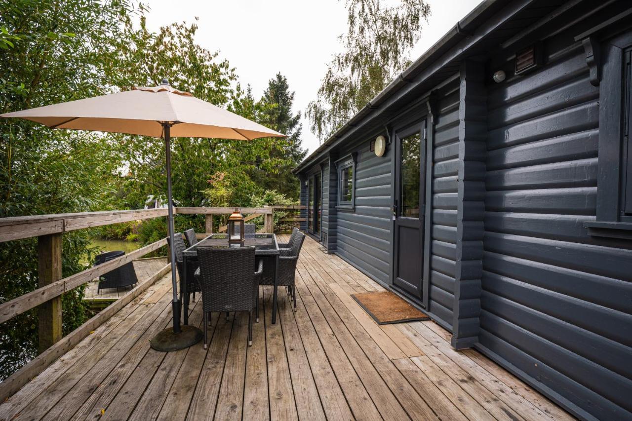 Hotel Sumners Ponds Fishery & Campsite Horsham Exterior foto