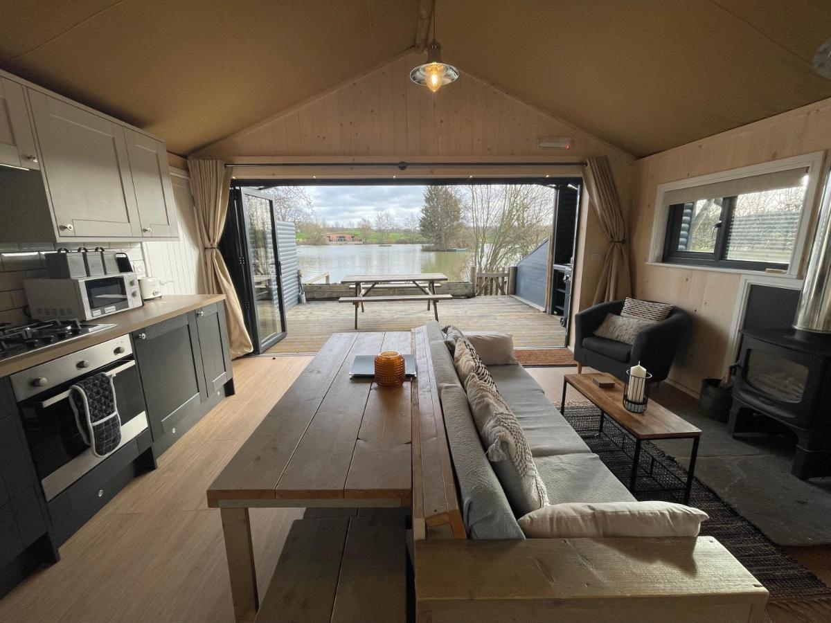 Hotel Sumners Ponds Fishery & Campsite Horsham Exterior foto